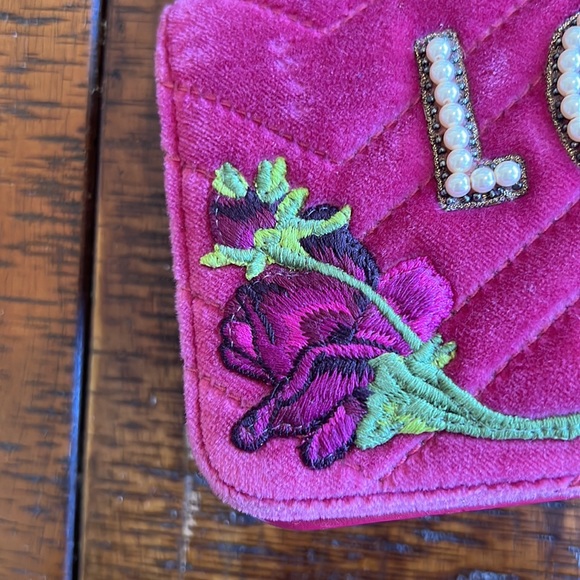 Gucci Fuchsia Love Embroidered Velvet Matelasse GG Marmont Mini Bag - Picture 4 of 16